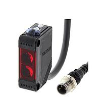 OMRON E3Z-D82 ເຊັນເຊີ Photoelectric ຂະໜາດກະທັດຮັດ (1000 mm, PNP, M8 pigtail connector 3 pin)