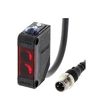 OMRON E3Z-R81 ເຊັນເຊີ Photoelectric ຂະໜາດກະທັດຮັດ (4000 mm, PNP)