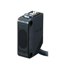OMRON E3Z-D82 ເຊັນເຊີ Photoelectric ຂະໜາດກະທັດຮັດ (1000 mm, PNP, cable 5 m)