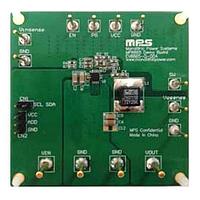 Monolithic Power Systems (MPS) EVKT-8865 Voltage Regulator - Switching Regulator ຊຸດນີ້ປະກອບໄປດ້ວຍບອດປະເມີນ EV8865-Q-00A, ໜຶ່ງ EVKT-USBI2C-02-BAG, ແລະ ແຫຼ່ງອອນໄລນ