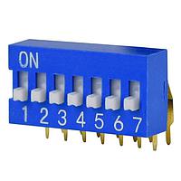 Same Sky (formerly CUI Devices) DS03-254-07BE ສະຫນັບ DIP Switch, SPST, 2.54 pitch, ຕົວກະທົບສູງ, ມຸມຂວາ, 7 ຕຳແໜ່ງ, ສີຟ້າ