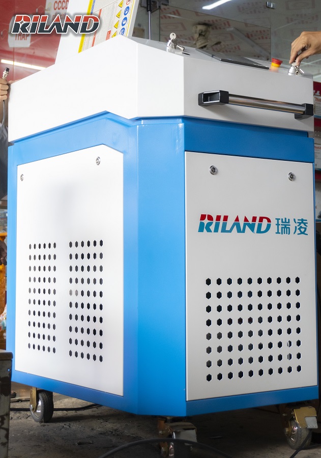 ອຸປະກອນເຊື່ອມເລເຊີສຳລັບງານອຸດສາຫະກຳ