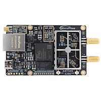 MicroPhase ANTSDR-MB-01-AD9363 ວິທະຍຸທີ່ກຳນົດໂດຍຊອບແວ - SDRs AntSDR E200 ມີຊິບ AD9363 ແລະບັດ SD 32 GB. (ບ່ອນກັບແລະເຄື່ອງຮັບສັນຍານບໍ່ລວມ)