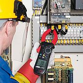 Avoiding DC Arc Flash Risks During Solar Maintenance: Safety Checks with the F404T Clamp Meter