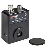 THORLABS APD130C/M ເຄື່ອງກວດຈັບພາບທີ່ຮັບຄ່າຕອບແທນຈາກອຸນຫະພູມ InGaAs Avalanche (900-1700 nm, M4 Taps)
