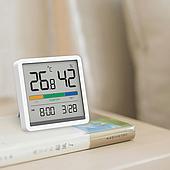 What is the ideal and appropriate humidity level for a newborn's room?