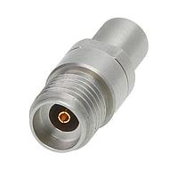 Johnson / Cinch Connectivity Solutions 134-1000-007 ຕົວແປ RF - ການປະສົມຕົວແປລະຫວ່າງຊີຣີສ 2.92mm Plug-SMPM Plug